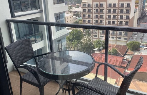 Balibago Condo | Luxurious 1 Bedroom King Bed Skyline View Walking Street Condo