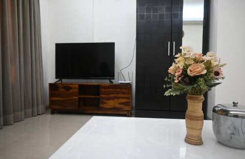 Gurugram Apartment | Luxurious 1BHK Apartment in Gurgaon with Shared Pool and BBQ Area