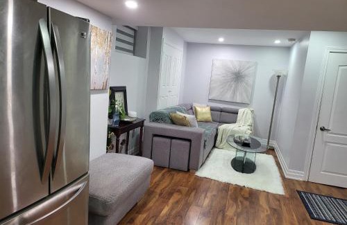 Brampton Apartment | Luxurious 1BR-1BA Apartment Bright Spacious with free parking-gc-1