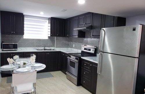 Brampton Apartment | Luxurious 1BR-1BA Apartment Bright Spacious with free parking-gc-1