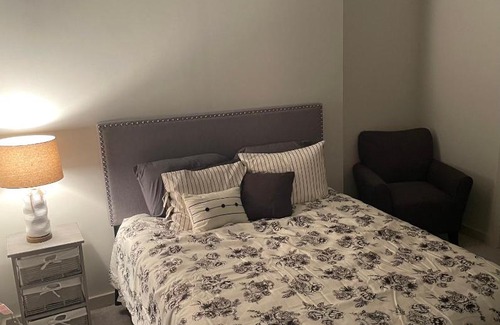 Charlotte Center City Apartment | Luxurious 1br uptown HIGHRISE/ balcony with city view!