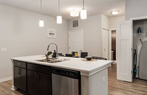 Plato Center Apartment | Luxurious 2 BD/2BA -WFH Equipped