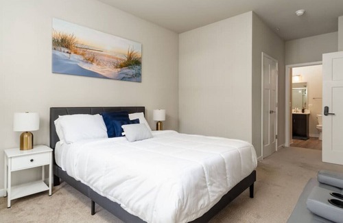 Plato Center Apartment | Luxurious 2 BD/2BA -WFH Equipped