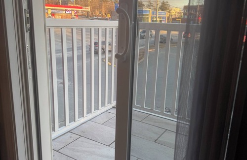 Bridgewater Apartment | Luxurious 2 Bedroom with King and Queen bed and 1.5 Bathroom sleeps 6.