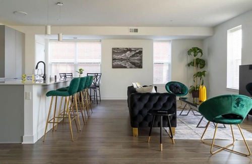 Morton Grove Apartment | Luxurious 2 Bedroom in Morton Groove