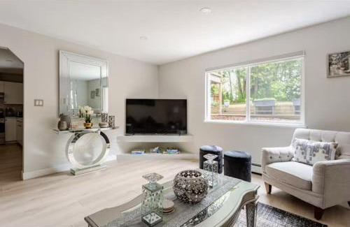 Burke Mountain House | Luxurious 2 Bedrooms 2 bathrooms private suite in Coquitlam