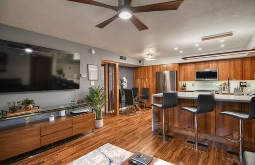 East Mesa Condo | Luxurious 2B/2B Executive Condo Pets Considered, Heated Community Pool & Hot Tub