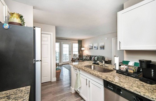 Astrodome Apartment | Luxurious 2BD King in Master, NRG/TMC, Fireplace!