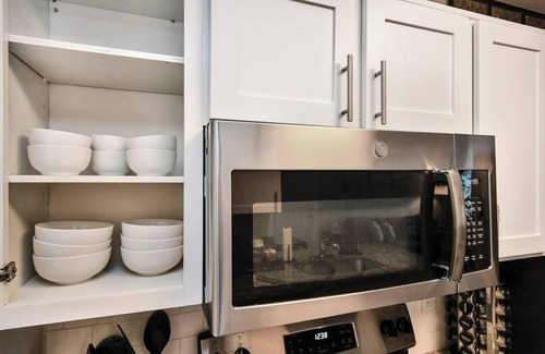 Astrodome Apartment | Luxurious 2BD King in Master, NRG/TMC, Fireplace!