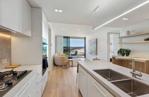 Coolangatta Apartment | Luxurious 2BR/2BA Apartment @ The Miles Residences