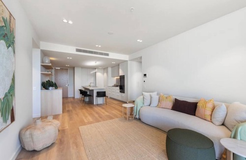 Coolangatta Apartment | Luxurious 2BR/2BA Apartment @ The Miles Residences