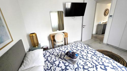 Larnaca City Centre Apartment | Luxurious 2BR Apartment in City Center with Internet