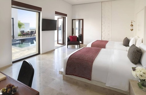 Salalah Hotel | Luxurious 2BR Villa w/Private Pool & Garden view! Gym Access, Free Parking!