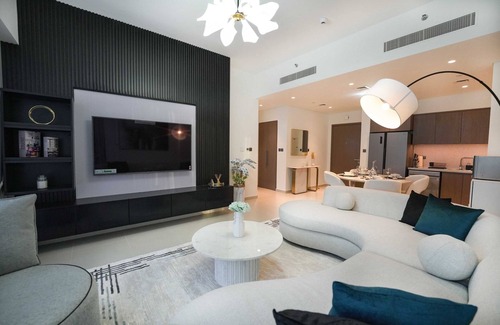 Downtown Dubai Apartment | Luxurious 2BR With Dubai Mall & Burj Khalifa Right At Your Door Step