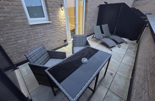 Hatfield House | Luxurious 3 Bed & 3 Bath Hatfield House with Balcony View & Terrace Garden