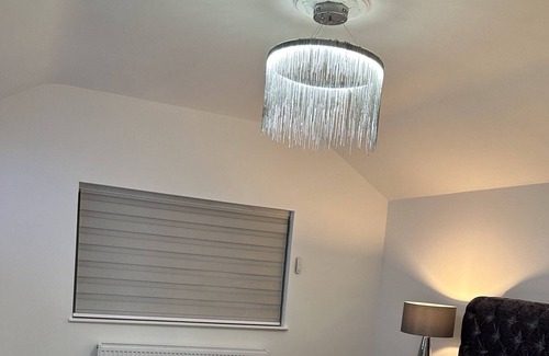 Colchester House | Luxurious 3-Bed with HotTub and Dual Living Areas