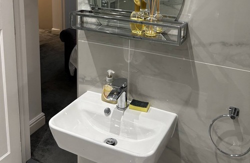 Colchester House | Luxurious 3-Bed with HotTub and Dual Living Areas