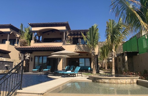Paraiso Escondido House | Luxurious 4 Bedroom Oceanfront Villa in Cabo, Mexico