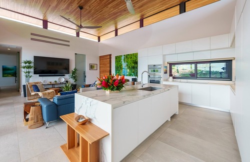 Paraiso House | Luxurious 4-Bedroom Home, with Gym – Stunning Ocean and Catalina Island views!