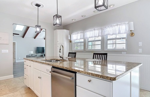 Spruce Creek House | Luxurious 4 Bedroom Home on Taxiway in Spruce Creek Fly-in, 6 miles to beach!