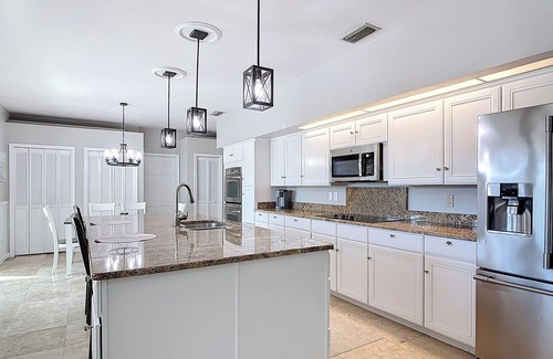 Spruce Creek House | Luxurious 4 Bedroom Home on Taxiway in Spruce Creek Fly-in, 6 miles to beach!