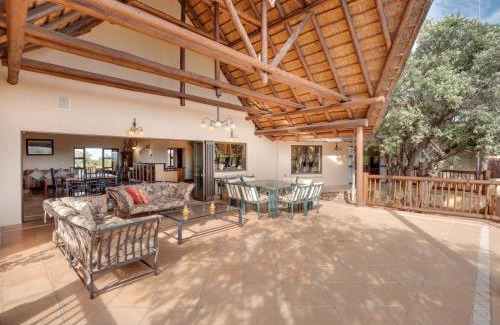 Leeupoort Villa | Luxurious 4 Bedroom Villa with Cottage 205