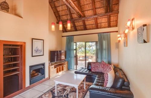 Leeupoort Villa | Luxurious 4 Bedroom Villa with Cottage 205