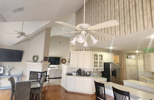 Overland Park House | Luxurious 4BD3.5BA Spacious Game Room Loft Big Yard