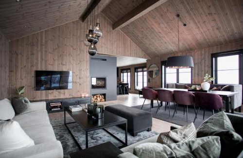Møre og Romsdal Ski Chalet | Luxurious 5-Bedroom Mountain Chalet with Sauna, Panoramic Views, and Two Full Bathrooms
