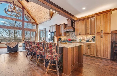 Wallenpaupauk Lake Estates House | Luxurious 5-bedroom house overlooking Lake Wallenpaupack with AC & WiFi