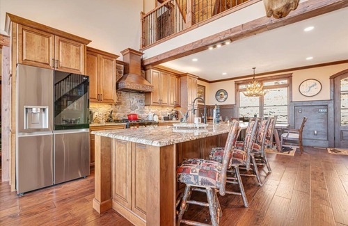 Wallenpaupauk Lake Estates House | Luxurious 5-bedroom house overlooking Lake Wallenpaupack with AC & WiFi