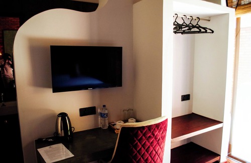 Kaduruduwa Villa | Luxurious 5-bedroom villa with WiFi, AC, Swimmingpool in beautiful Unawatuna