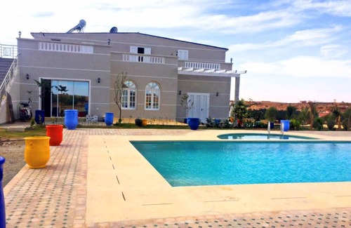 Ait Hadi Villa | Luxurious 5-bedroom villa with swimming pool AC, WiFi in charming rural village