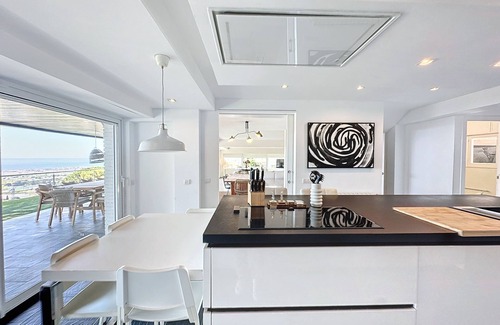 Cabrils Villa | Luxurious 5-bedroom villa with WiFi, AC in enchanting Cabrils