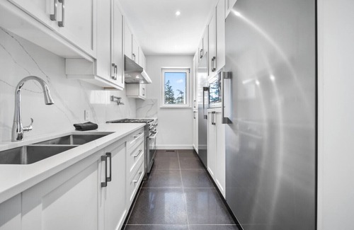 Sea to Sky Highway House | Luxurious 7BR Escape w/Mountain Views & Privacy