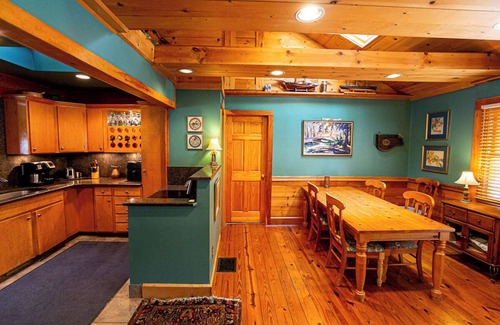 Pulteney Cottage | Luxurious and Fun Super Compound with Separate Guest House & Two Hot Tubs