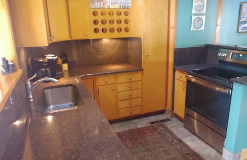 Pulteney Cottage | Luxurious and Fun Super Compound with Separate Guest House & Two Hot Tubs