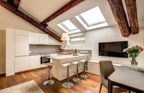 Washington Apartment | Luxurious Apartment in Milan