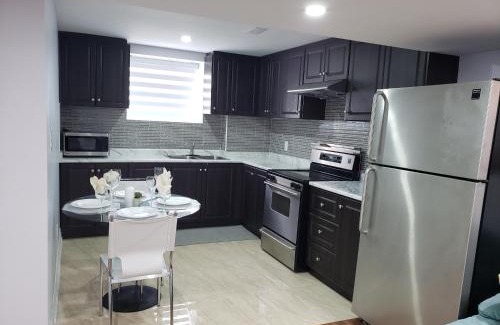 Brampton Apartment | Luxurious Apt 2BRs-1BA Spacious Modern, with free parking