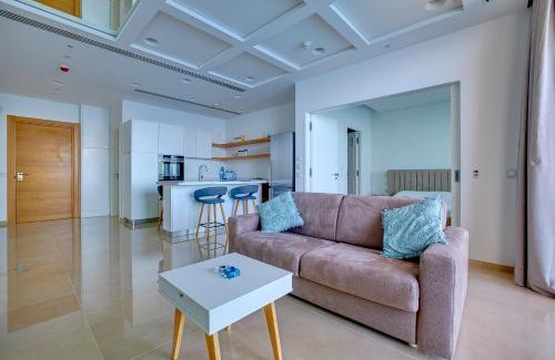 Sliema Apartment | Luxurious Apt with Ocean Views and Pool in Tigne Point