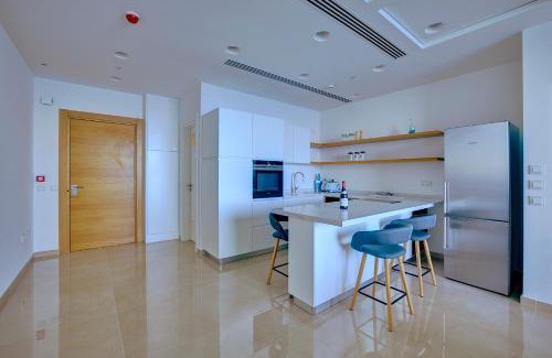 Sliema Apartment | Luxurious Apt with Ocean Views and Pool in Tigne Point