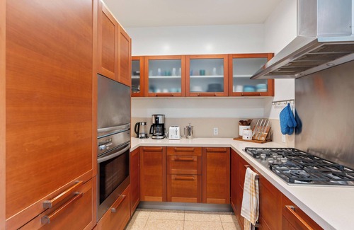 Hollywood Hills House | Luxurious Beachwood Condo, Hollywood Sign Views