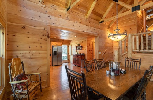 Cedar Mountain Cabin | Luxurious Cabin in DuPont State Forest near trails and recreation.