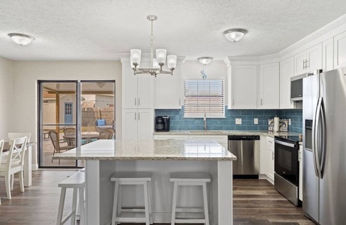 El Centro Beach House | Luxurious & Comfy - Private Pool & Spa - Golf Cart