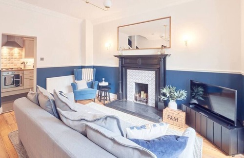 Datchet House | Luxurious Edwardian home near Windsor with parking