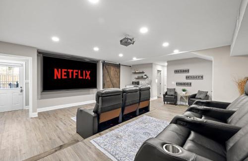 Palm Harbor House | Luxurious Escape Sleeps 9 with Private Pool & Spa