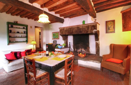 Petrognano House | Luxurious Farmhouse in Rufina with Terrace