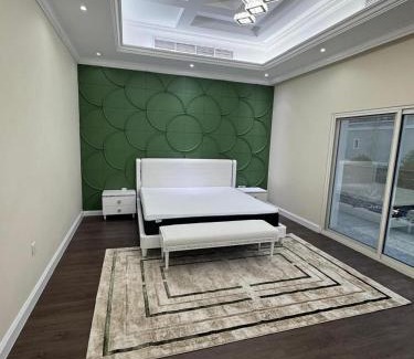 Dubai Villa | Luxurious Five Bedroom Villa with Private Pool