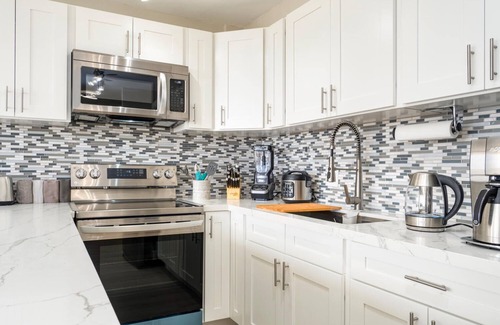 Waikiki Condo | Luxurious, Free Parking & WiFi, Ocean View, Remodeled, 1 BR Condo, No Resort Fee