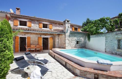 Puntera House | Luxurious Holiday Home in Barban with Private Pool